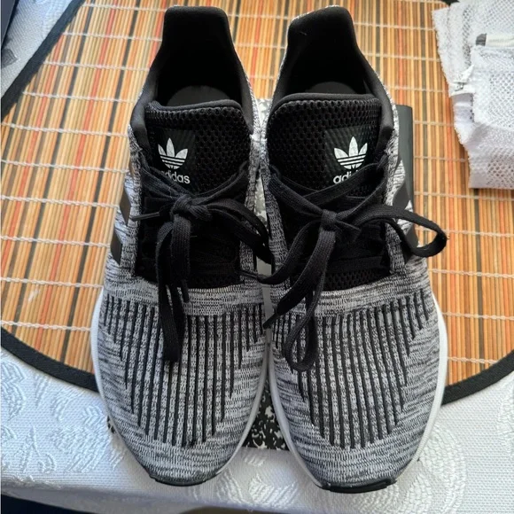 Adidas Swift Run size 6.5 men’s - Picture 1 of 6
